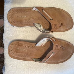 Sperry flip flops